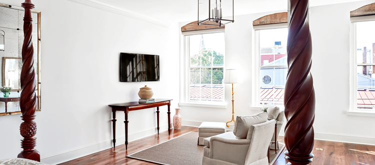 Charleston hotel suite City Market Hotel Suite Located next to Charleston City Market