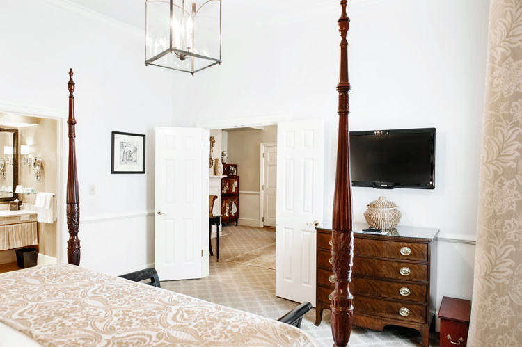 Hotel suite in Charleston SC with two rooms Hotel suite in Charleston SC with two rooms