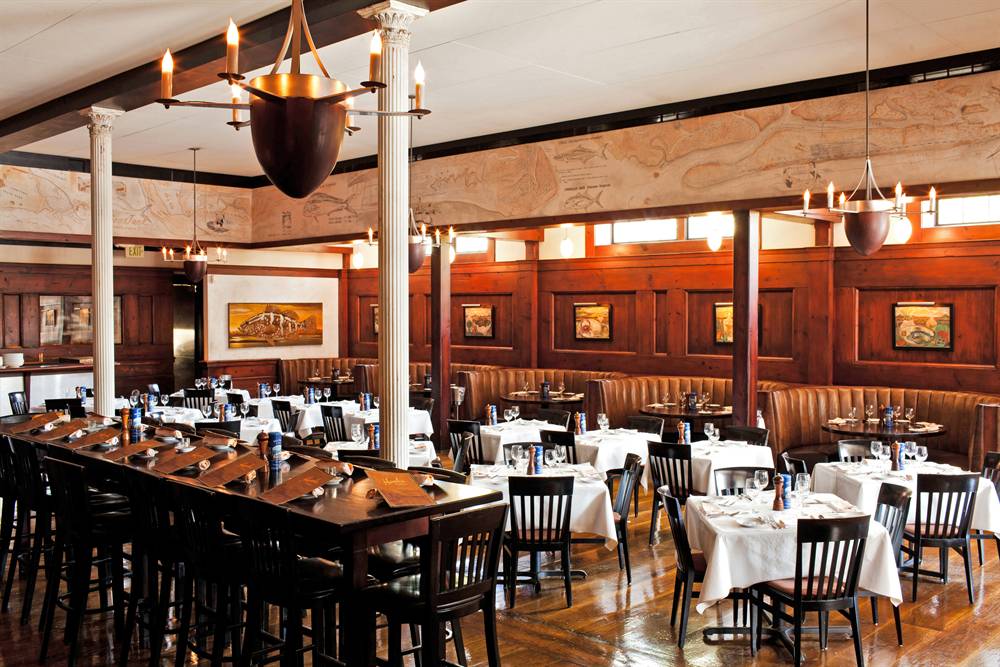 Hank S Seafood Voted Charleston Best Restaurant 16 Years Why You Ll Love It Voted Best Seafood Restaurant In Charleston For 16 Years Running By Readers Of The City Paper Hank S Is A Local