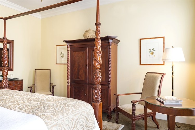 Charleston hotel room with piazza Charleston hotel room with garden view