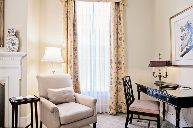 Planters Inn Premier Grand King Room Planters Inn Premier Grand King Room