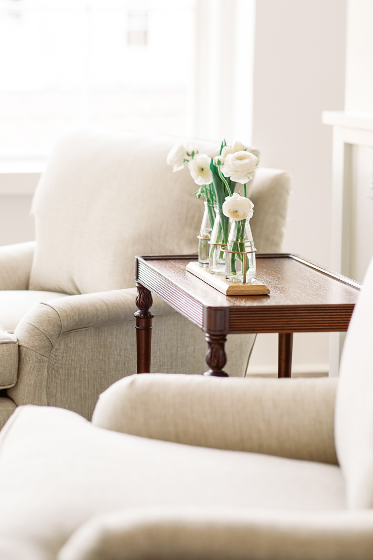 The living area of the Charleston City Market Signature Suite at Planters Inn.